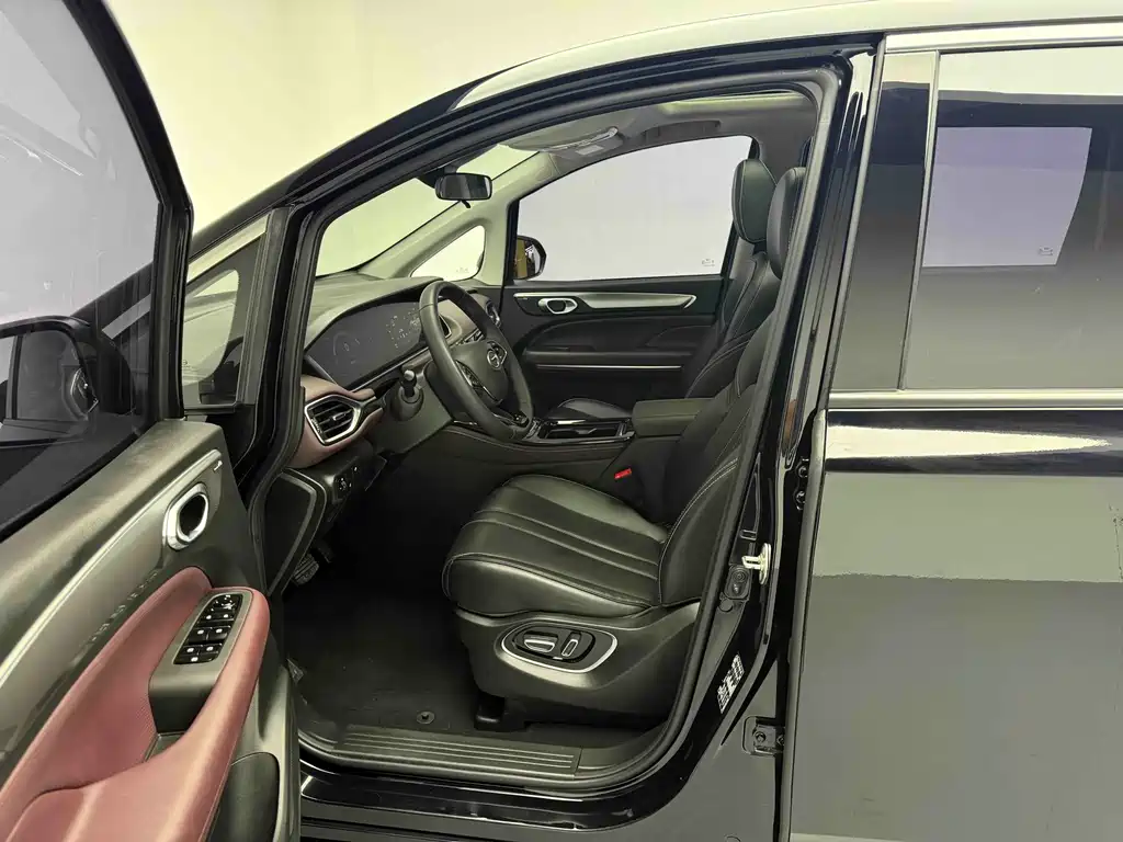GAC Motor Trumpchi M6 2024 — фото 9