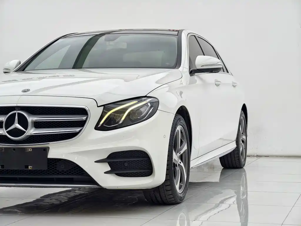 Mercedes-Benz E-Class 2018 — фото 28