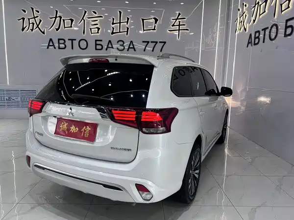 Mitsubishi Outlander 2023