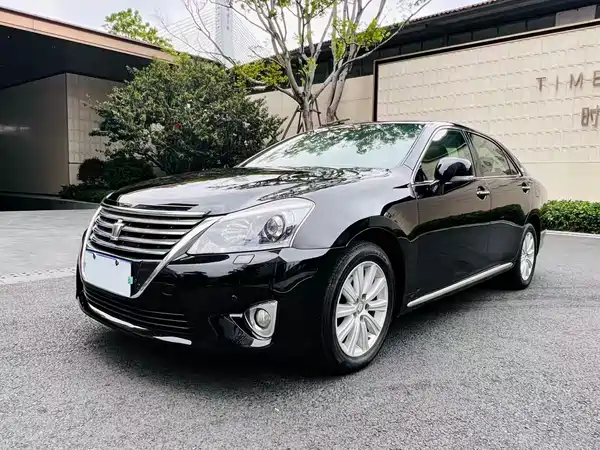 Toyota Crown 2012