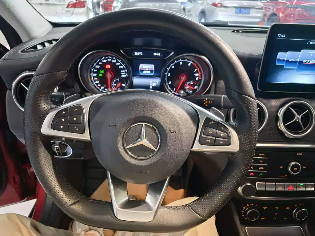 Mercedes-Benz GLA 2020 — фото 11
