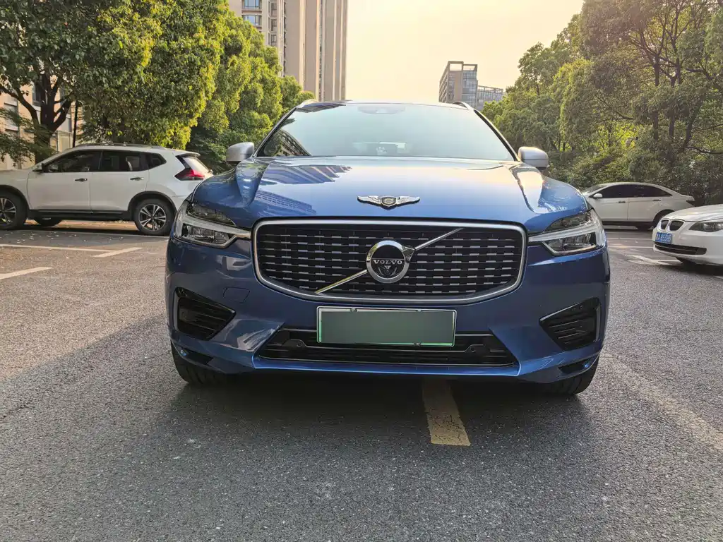 Volvo XC60 Plug-In Hybrid 2020 — фото 2