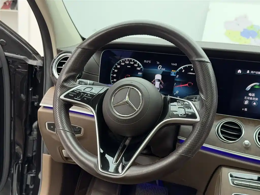 Mercedes-Benz E-Class 2023 — фото 12