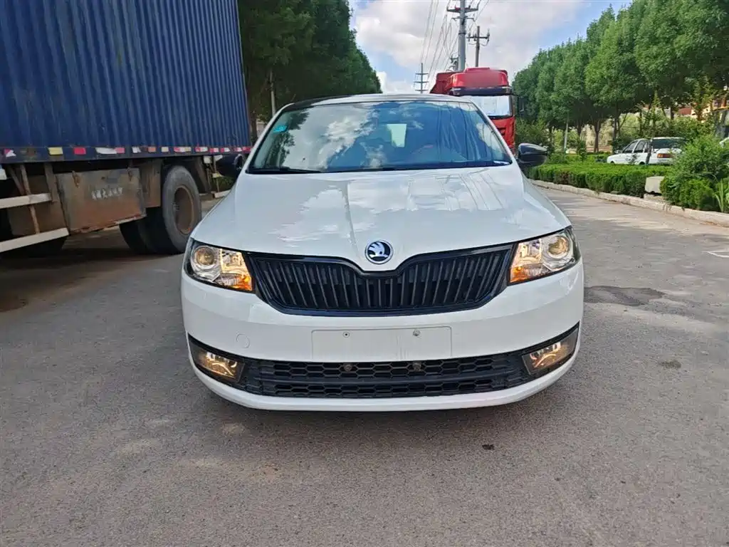 Skoda Rapid Spaceback 2016 — фото 3