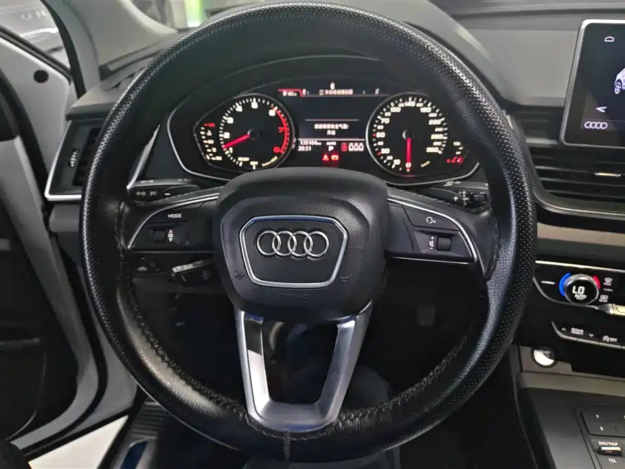 Audi Q5L 2019 — фото 15