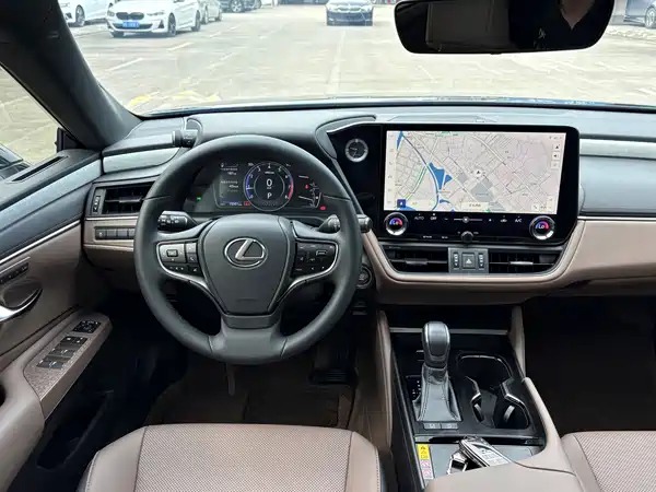 Lexus ES 2026