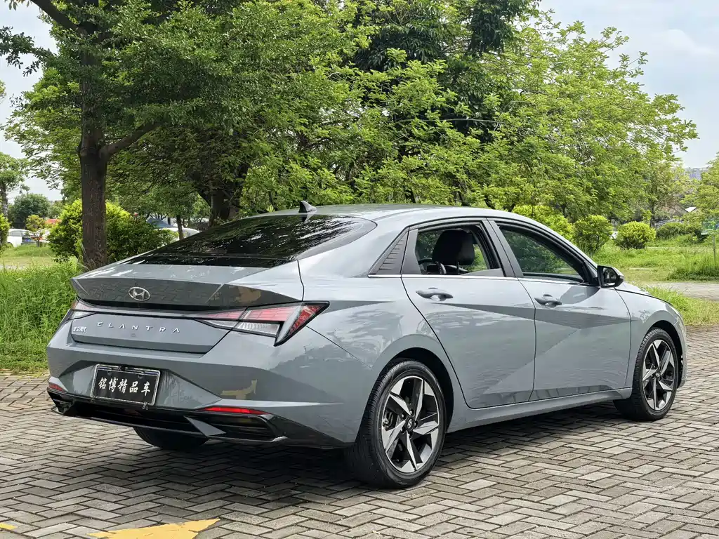 Hyundai Elantra 2021
