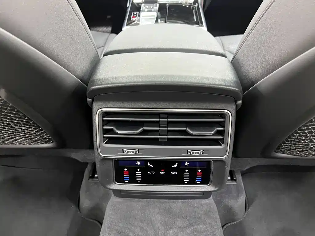 Audi Q7 2021 — фото 18