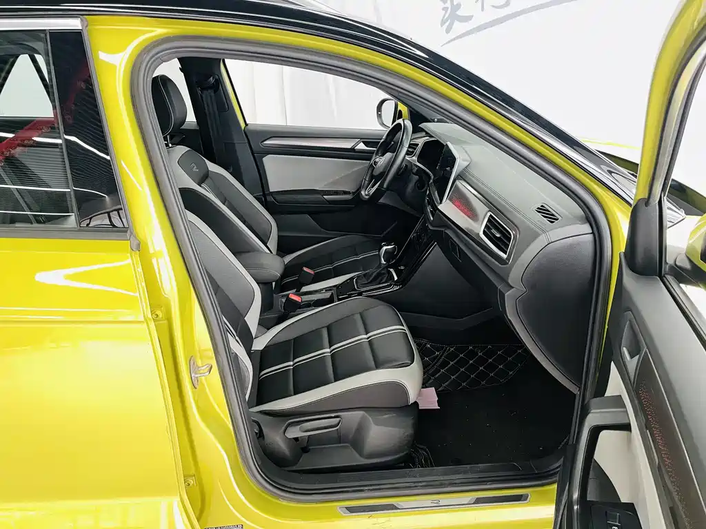 Volkswagen T-Roc 2023 — фото 11