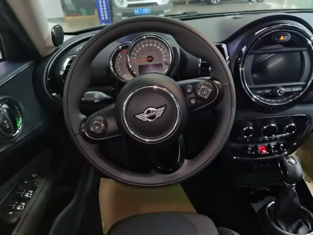 MINI Clubman 2016 — фото 11