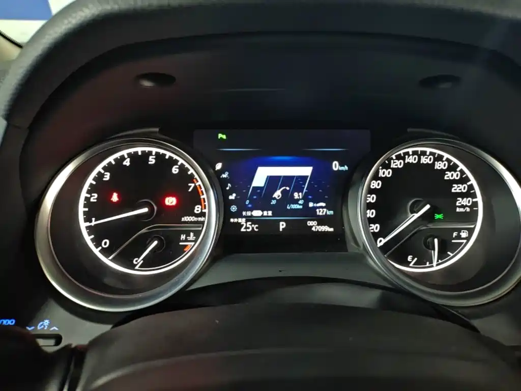 Toyota Camry 2018 — фото 12