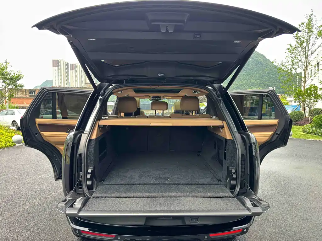 Land Rover Range Rover 2023 — фото 17