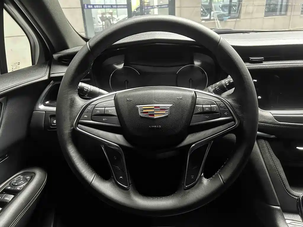 Cadillac XT5 2023 — фото 6