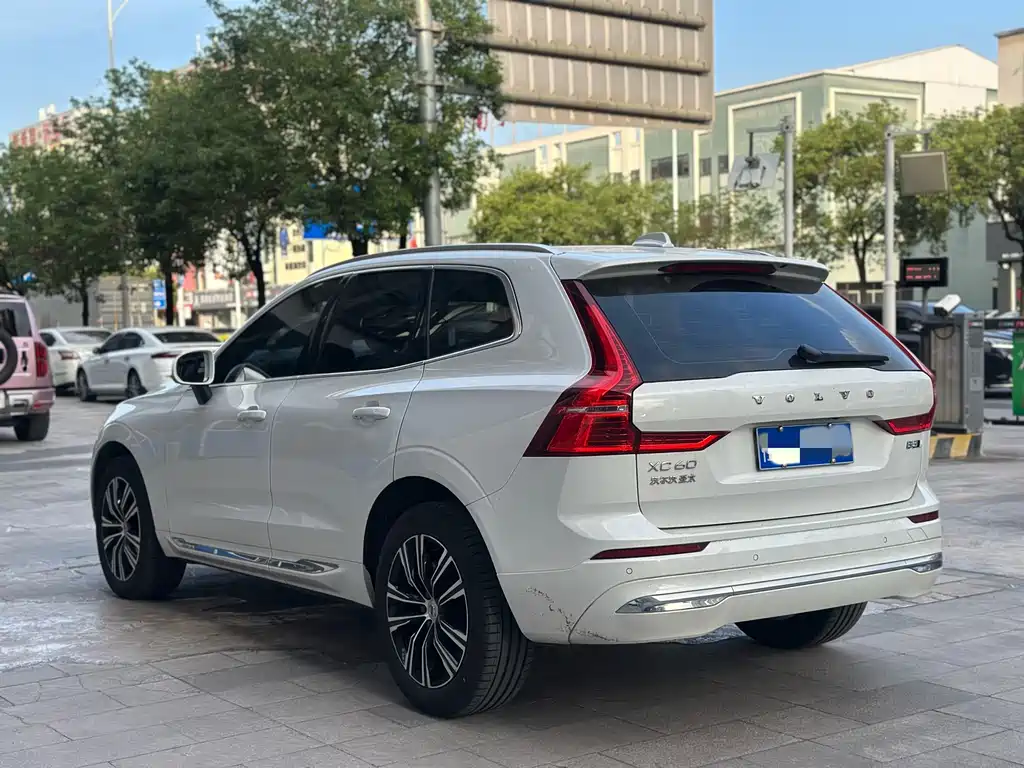 Volvo XC60 2022 — фото 6