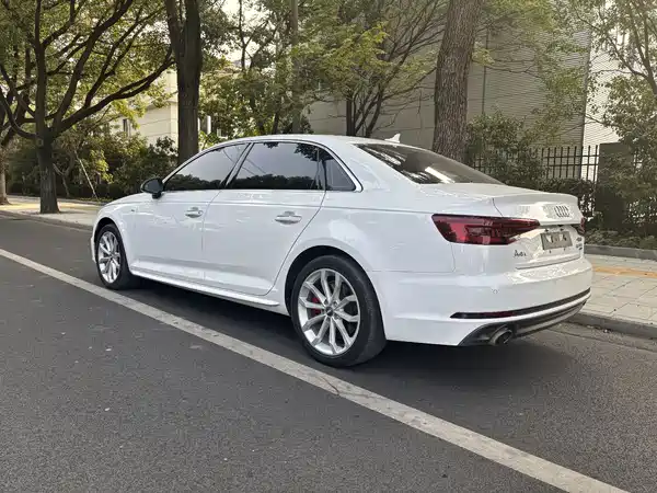 Audi A4L 2018