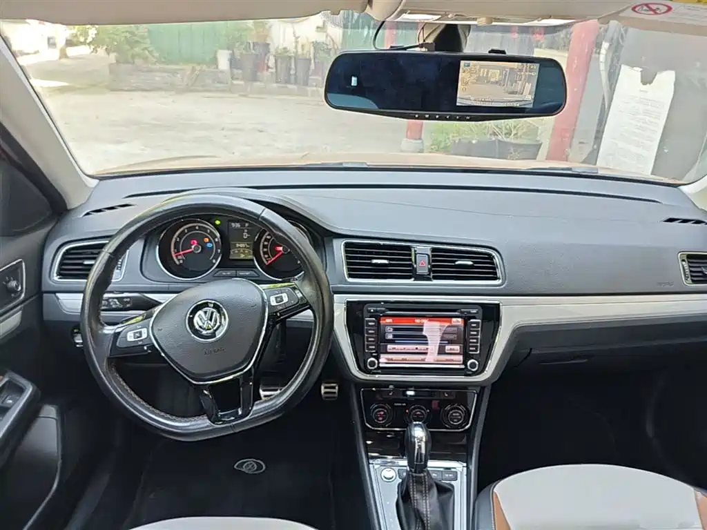 Volkswagen Cross Lavida 2016 — фото 10