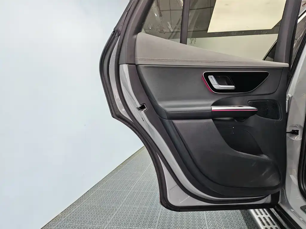 Mercedes-Benz EQE SUV 2024 — фото 14