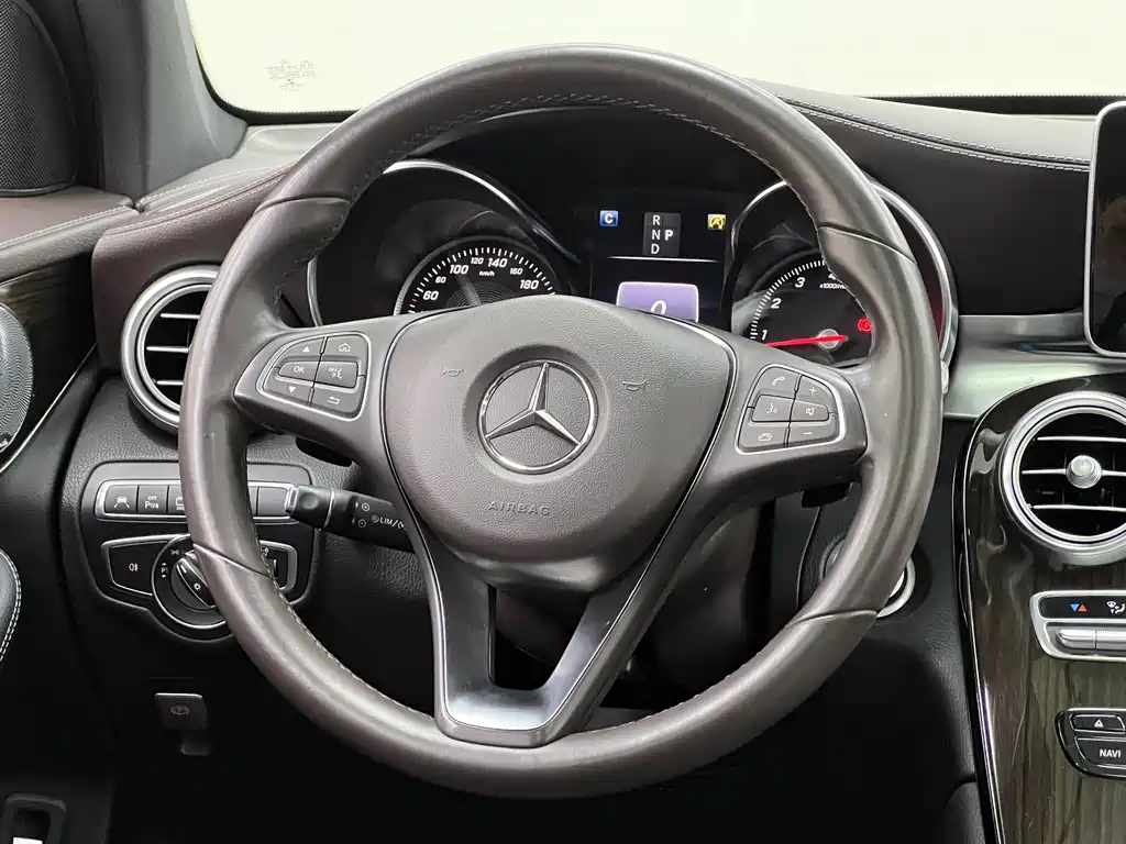 Mercedes-Benz GLC 2018 — фото 21