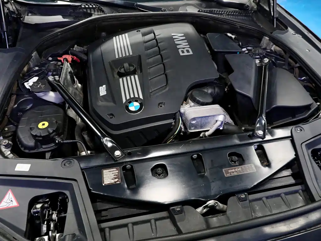 BMW 5 Series 2012 — фото 9