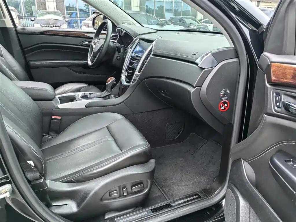 Cadillac SRX 2014 — фото 10