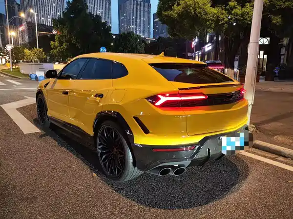 Lamborghini Urus SE 2026