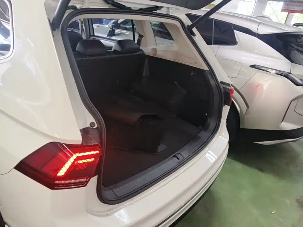 Volkswagen Tiguan L Plug-In Hybrid 2021 — фото 19