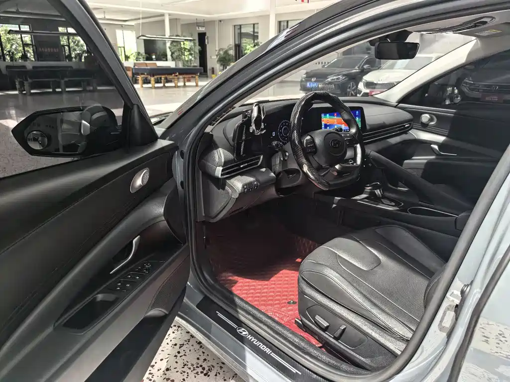 Hyundai Elantra 2023 — фото 11