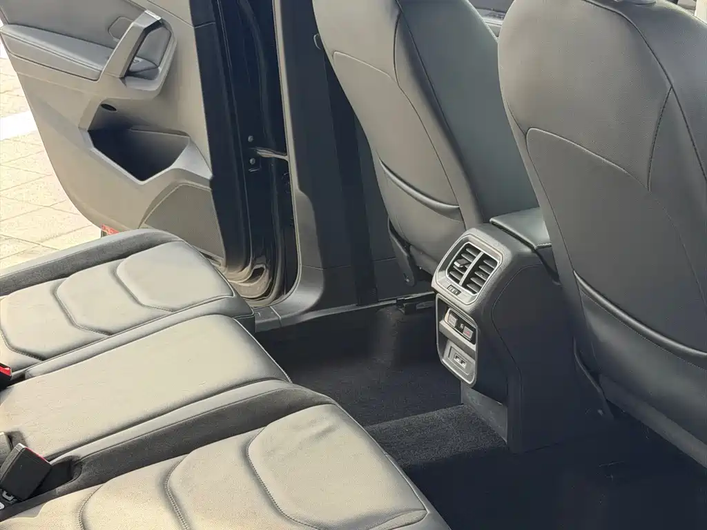 Volkswagen Tiguan L 2018 — фото 18