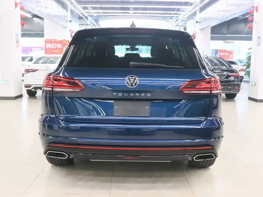 Volkswagen Touareg 2023 — фото 4