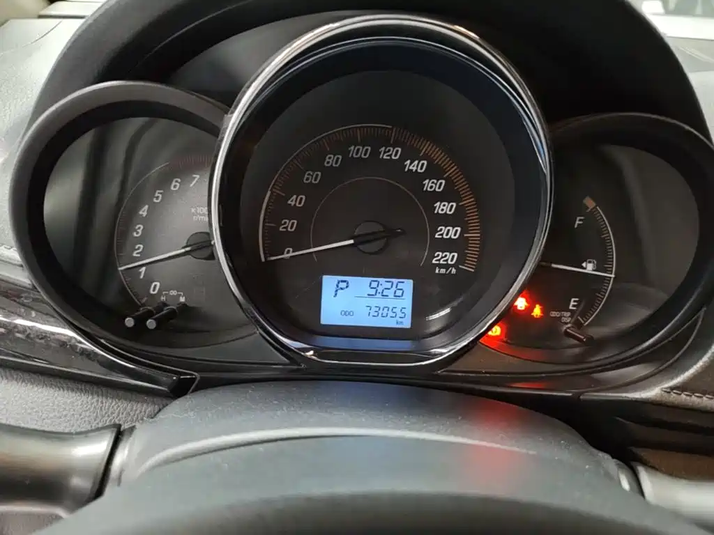 Toyota Yaris L 2020 — фото 12