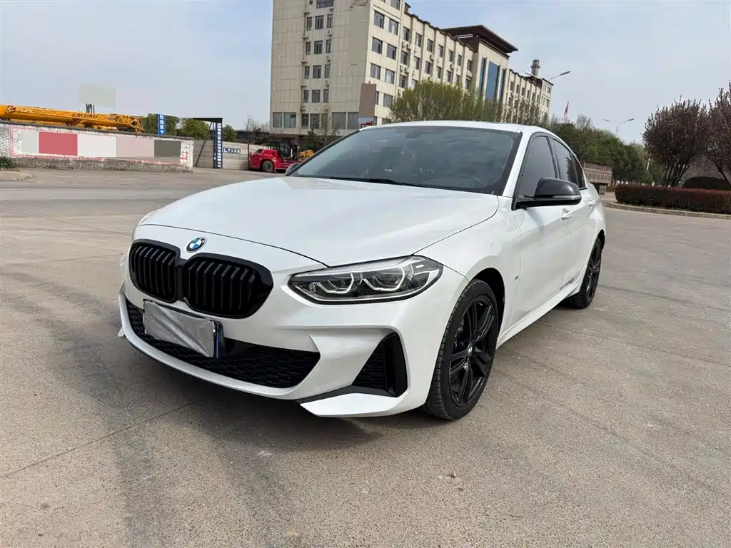 BMW 1 Series 2023 — фото 1