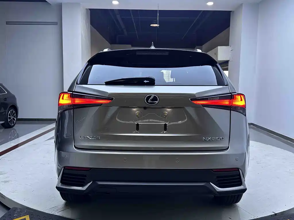 Lexus NX 2021 — фото 5