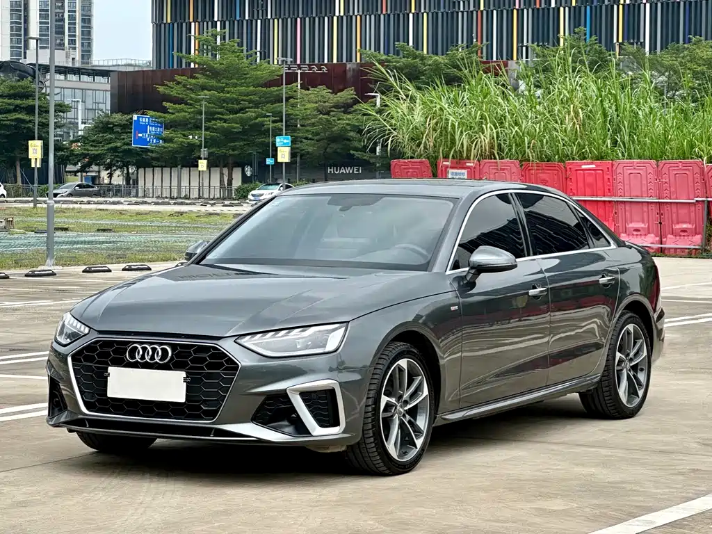 Audi A4L 2021 — фото 1
