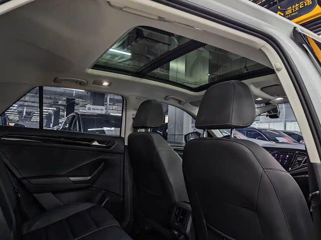 Volkswagen T-Roc 2022 — фото 16