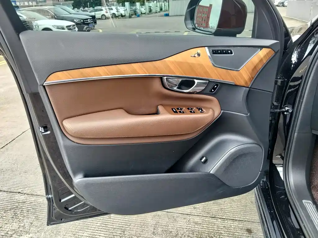 Volvo XC90 2020 — фото 4