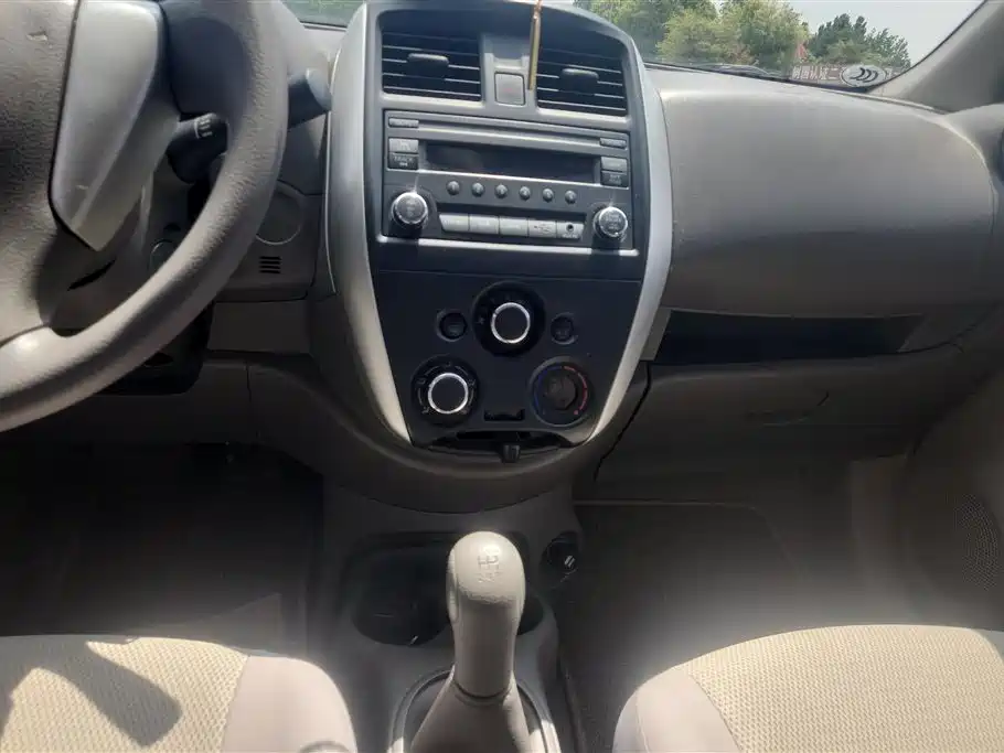 Nissan Sunny 2017 — фото 16