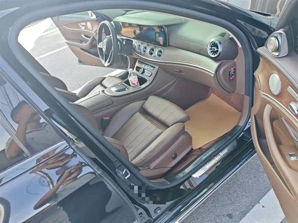 Mercedes-Benz E-Class 2022 — фото 11
