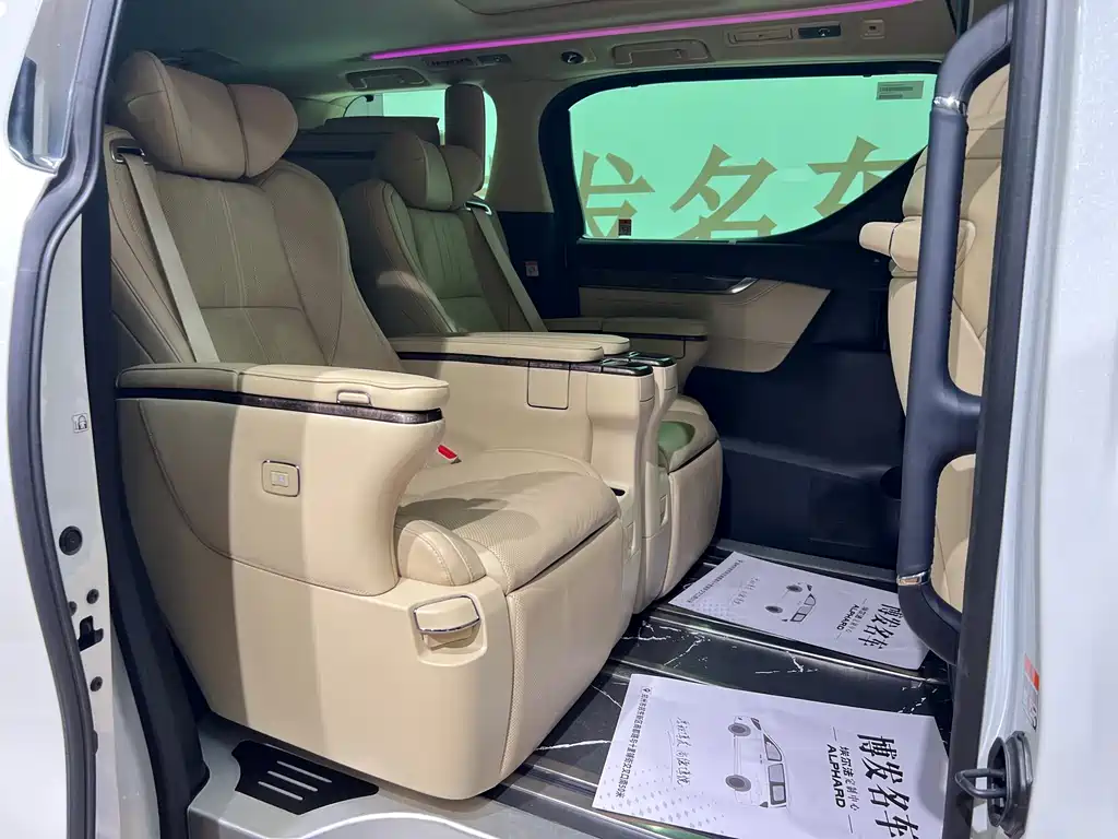 Toyota Alphard 2023 — фото 9