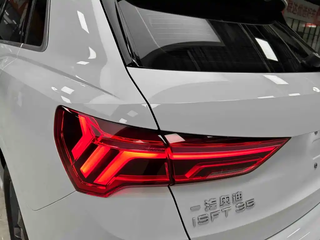 Audi Q3 2023 — фото 19