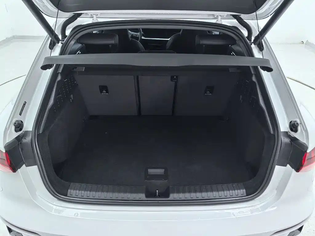 Audi A3 2023 — фото 17