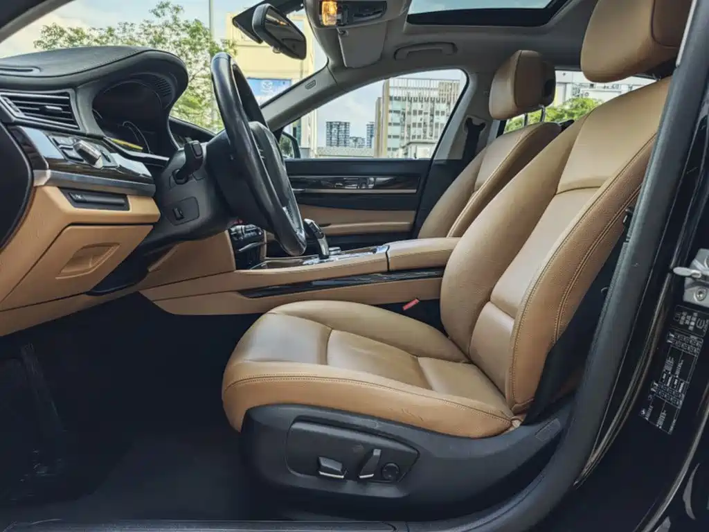 BMW 7 Series 2015 — фото 20