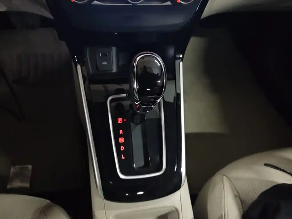 Nissan Sylphy 2019 — фото 14