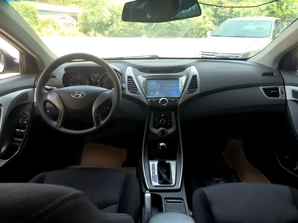 Hyundai Elantra Langdong 2016 — фото 10