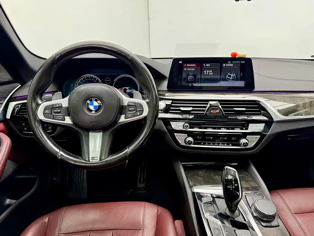 BMW 5 Series 2018 — фото 17