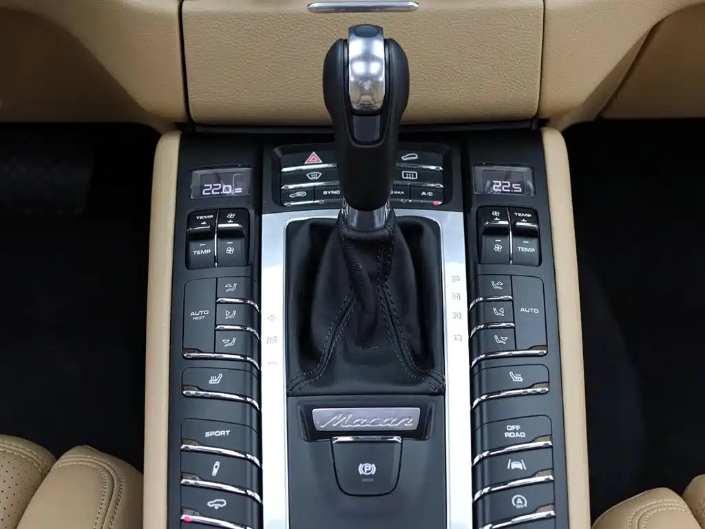 Porsche Macan 2018 — фото 18