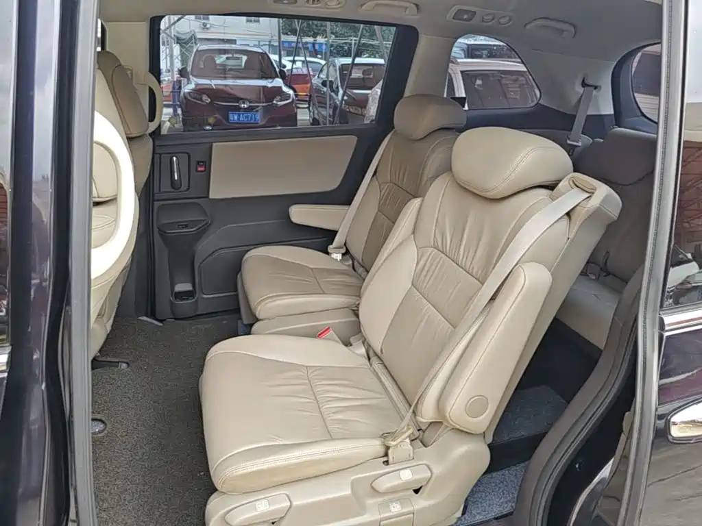 Honda Odyssey 2016 — фото 17