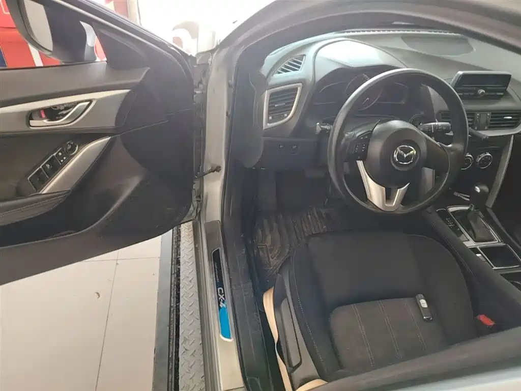 Mazda CX-4 2016 — фото 12