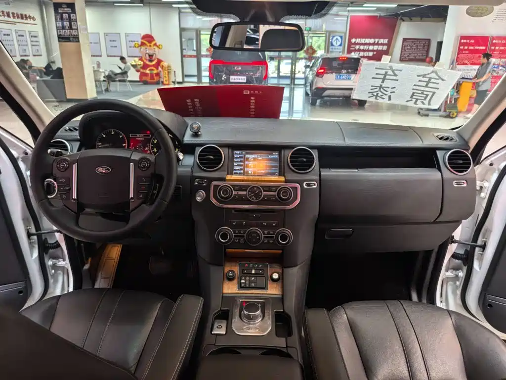 Land Rover Discovery 2014 — фото 11