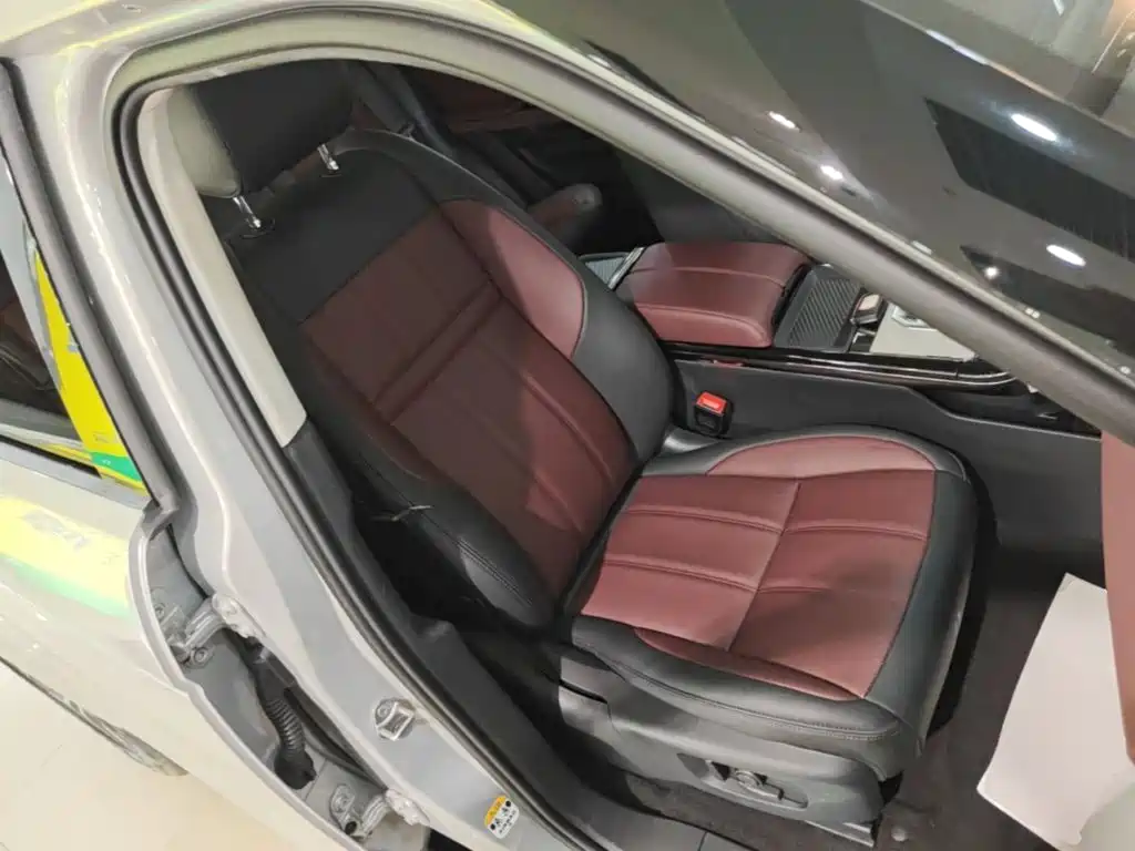 Land Rover Range Rover Evoque 2023 — фото 25