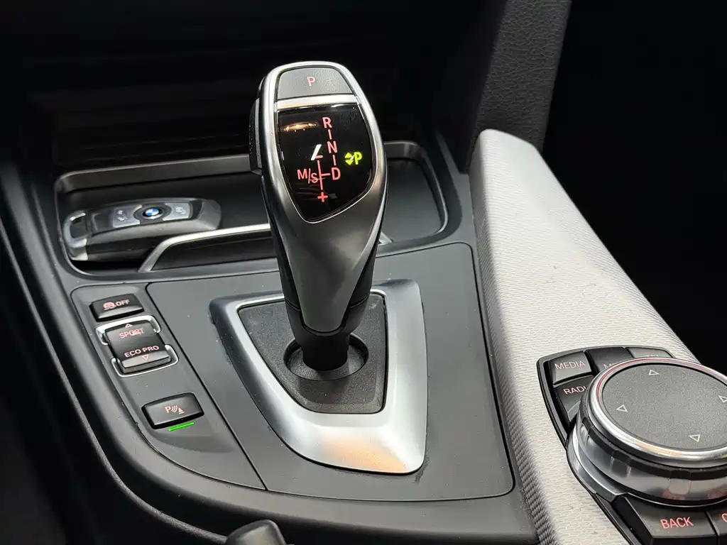 BMW 4 Series 2018 — фото 12